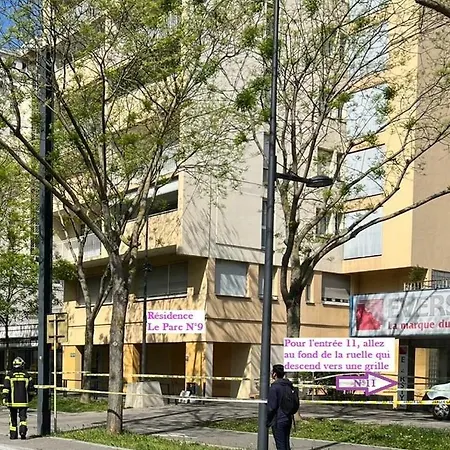 'tropique' Studette Proche Tram Porte Jeune *